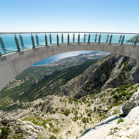 19th Century Stone Art House In Nature Park ماكارسكا