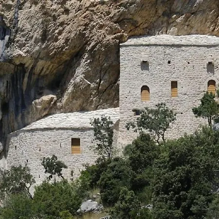 19th Century Stone Art House In Nature Park Willa Makarska