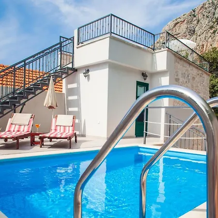 19th Century Stone Art House In Nature Park فيلة *