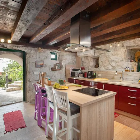 فيلة 19th Century Stone Art House In Nature Park ماكارسكا