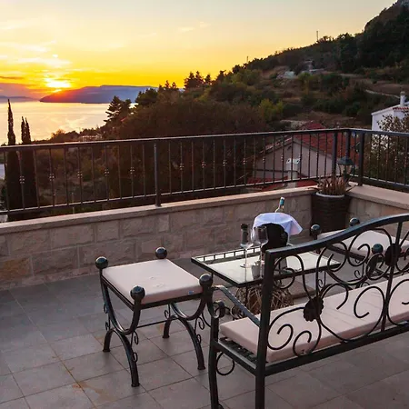 19th Century Stone Art House In Nature Park * ماكارسكا