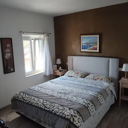 19th Century Stone Art House In Nature Park فيلة