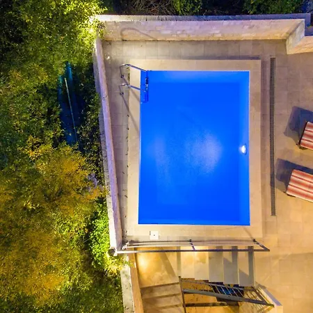 19th Century Stone Art House In Nature Park فيلة *