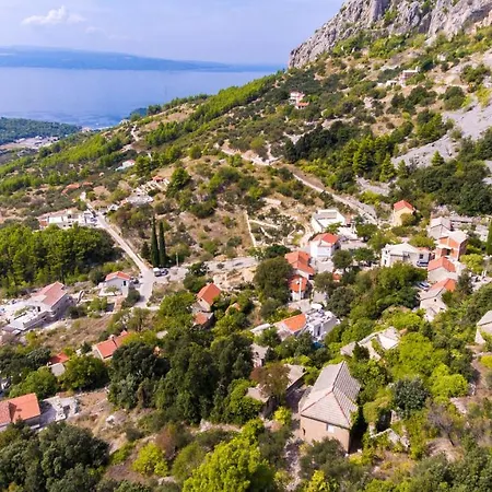 19th Century Stone Art House In Nature Park فيلة ماكارسكا