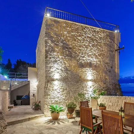 19th Century Stone Art House In Nature Park فيلة *