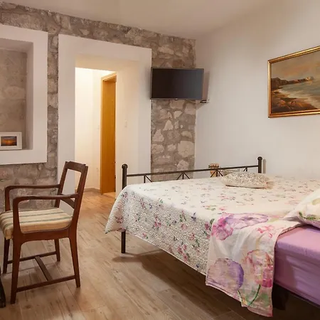 فيلة 19th Century Stone Art House In Nature Park