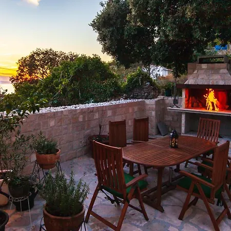 19th Century Stone Art House In Nature Park ماكارسكا