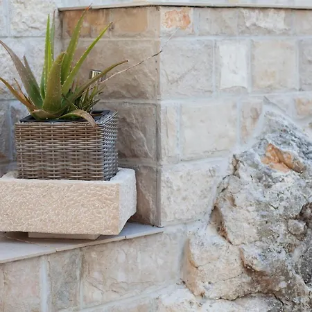 فيلة 19th Century Stone Art House In Nature Park