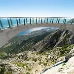 Host 2025- Stone Art House Makarska