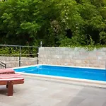 Host 2025- Stone Art House Villa Makarska
