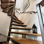 Host 2025- Stone Art House Makarska